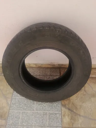 Pneu 185 R14 C alta resistência e durabilidade