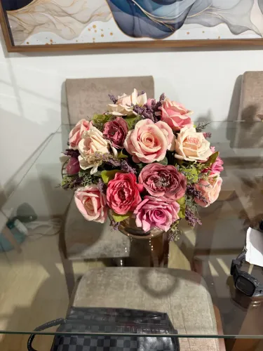 Vendo arranjo de flores