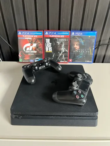 PS4 Slim 1TB + 2 Controles + 3 Jogos