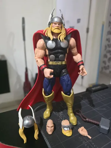 Thor marvel legends com cabeça extra