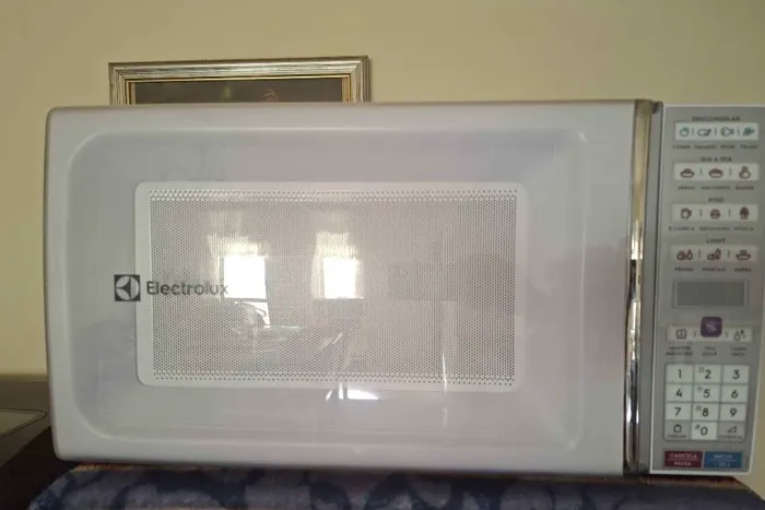 MICROONDAS ELECTROLUX 34L 