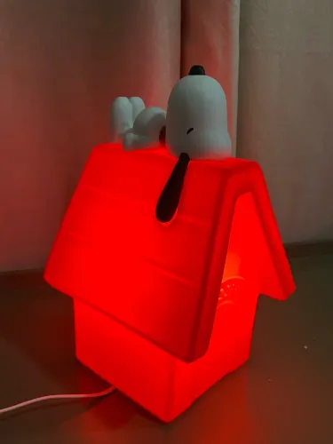 Abajur do snoopy, da marca imaginarium