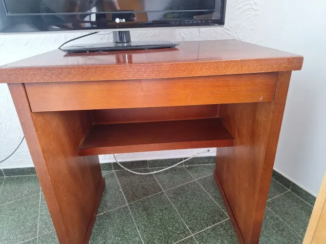 Escrivaninha com gaveta
