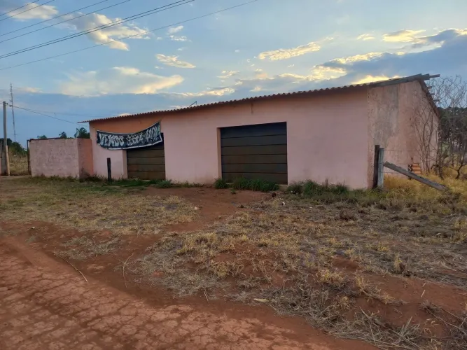 Vendo galpão na df 130 beira da pista ótima localização. *