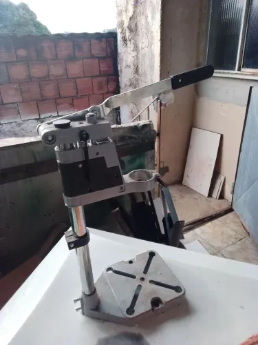 Suporte vertical para furadeira