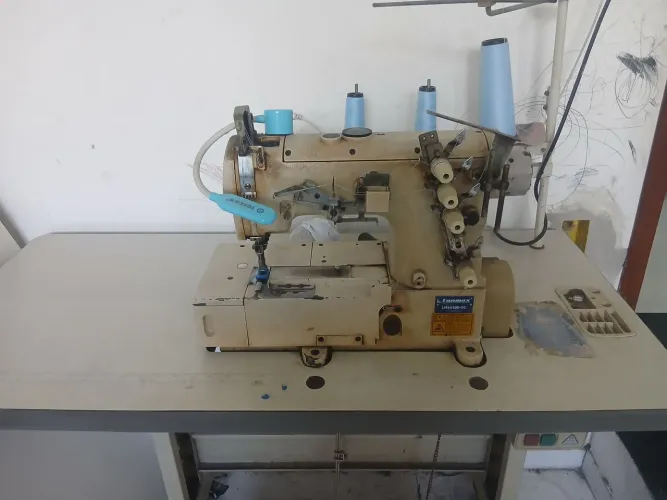 Vendo máquina galoneira em perfeita condições de trabalhar