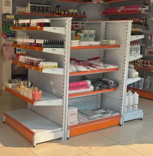 Gôndola para comércio em ótimo estado.