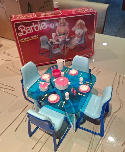 Barbie estrela sala de jantar