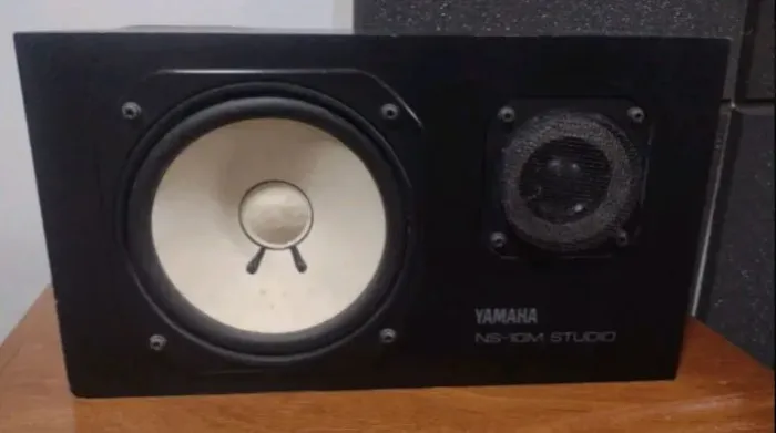 Par de Caixas Yamaha NS-10M Studio