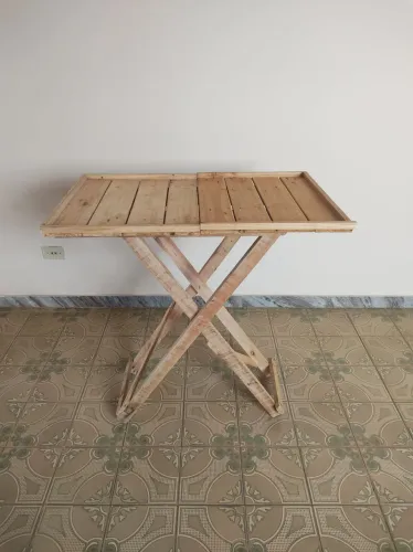 Mesa de madeira dobrável