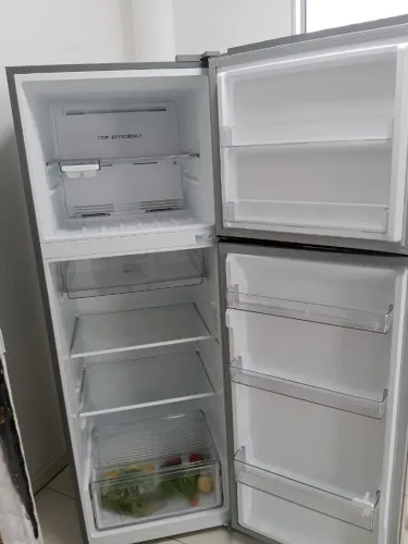 Vendo esta geladeira nova