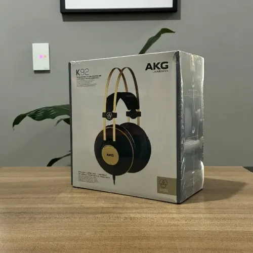 Fone de Ouvido AKG K92 Profissional Preto e Dourado - Novo Lacrado