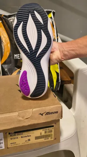 Vendo tênis nunca usado ,a vista 250,00 no cartão 280,00