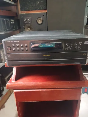Vendo aparelho de CD carrossel Philips modelo cdc265 em ótimo estado e funcionando
