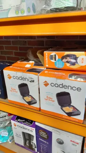 Sanduicheira Elétrica Cadence - Rápida, Prática e Fácil de Limpar!