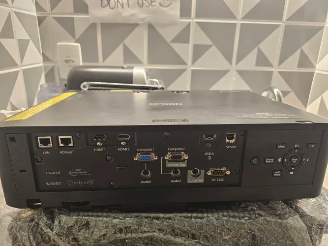 Projetor epson power liteL615U