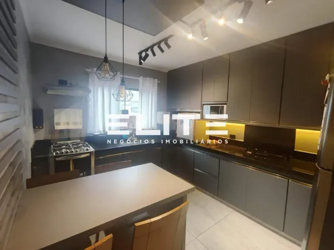 SOBRADO DE ALTO PADRÃO COM 215 m² | 3 SUÍTES | ESPAÇO GOURMET | 2 VAGAS
