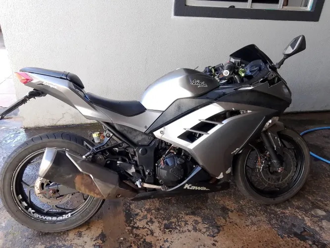 Vendo moto ninja 300 valor desapego