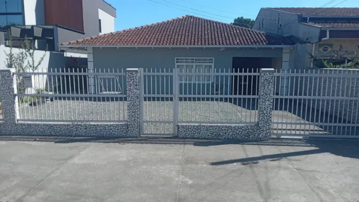 Casa em joinville SC,bairro Jardim Iririú,divisa com bairro Aventureiro