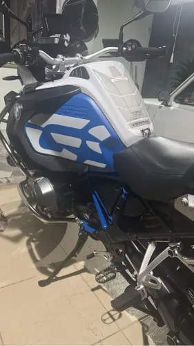 Linda moto bmw estado perfeito e baixa quilometragem
