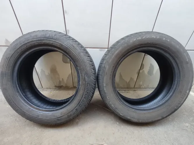 Vende-se dois pneus Cinturato/Pirelli 175/65 R14 82 T