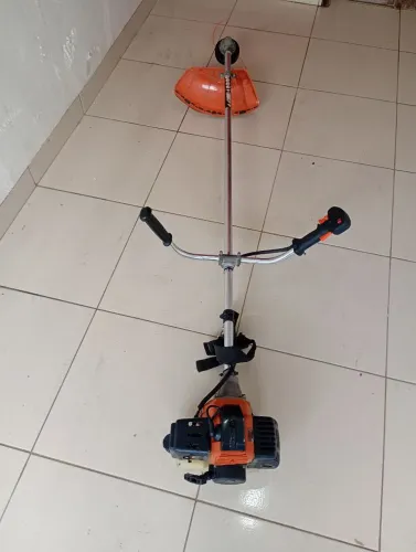 Vendo uma roçadeira em ótimo estado de conservação