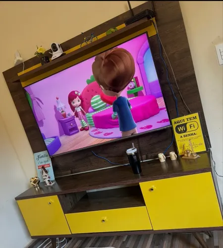Vende se um rack com painel