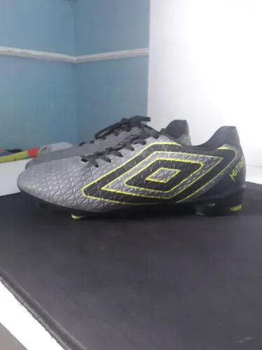 CHUTEIRA DE CAMPO UMBRO MUTANT