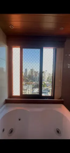 Apartamento em andar alto na Aldeota, com hidromassagem privativa e excelente ventilação n