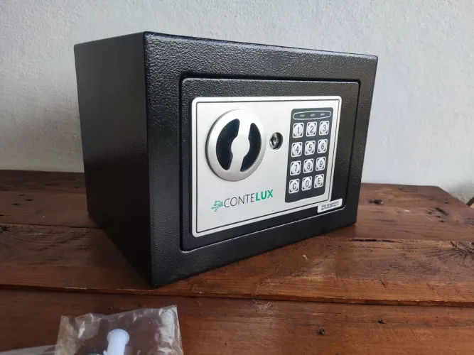 COFRE ELETRONICO EM AÇO COM TECLADO PARA SENHA