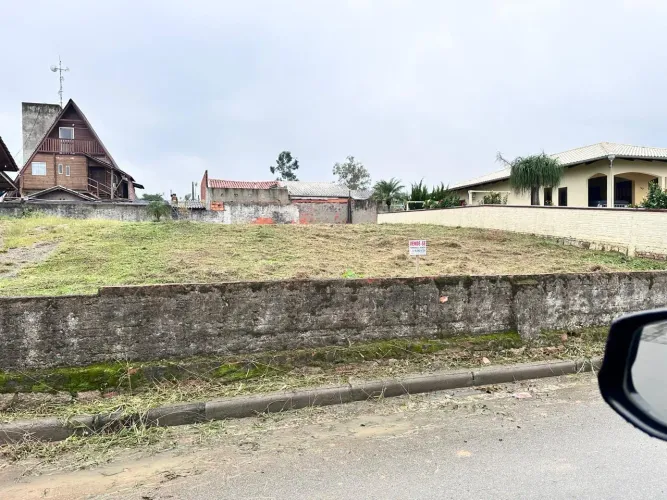 Vendo terreno urbano com 450m², totalmente quitado e regularizado.