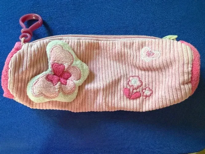 Estojo escolar de pelúcia