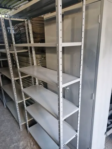 Estante semi nova com 6 bandeja