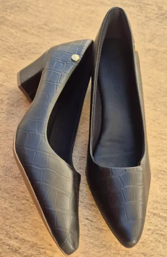 scarpin lumiss preto croco 37
