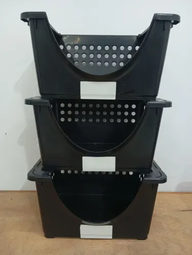 Cesto empilhável preto usado - 7 unidades