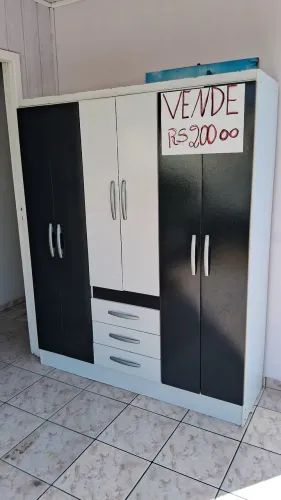Vende-se guarda roupa 6 portas