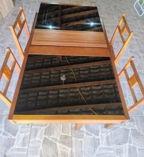 Mesa 4 cadeiras extensível