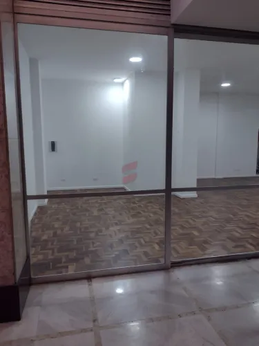 SALA COMERCIAL à venda com 59.4m² por R$ 650.000,00 no bairro Centro - CURITIBA / PR