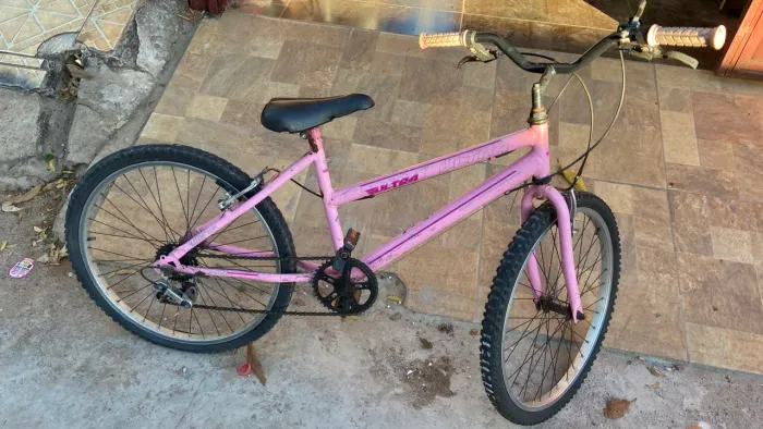 Vende-se esta bicicleta aro 24