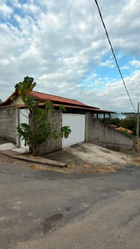 Vende-se casa na cidade de bonfim,ótima localização!