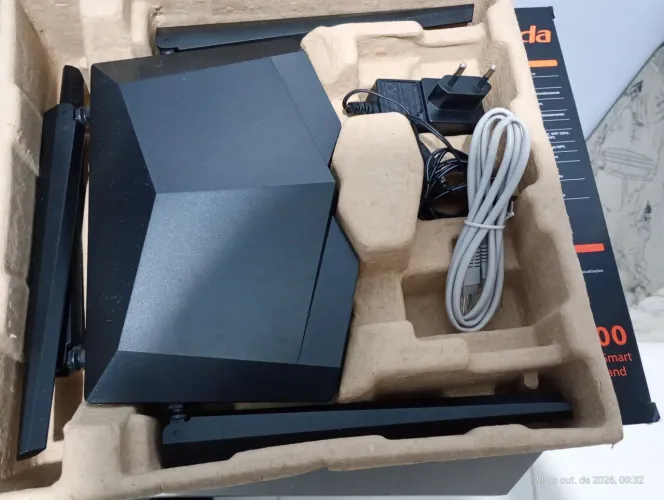 Roteador Tenda AC1200 (Modelo AC6) Dual Band (2.4GHz e 5GHz).