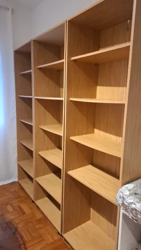 Estante prateleira para livros cerca de 2x2 metros