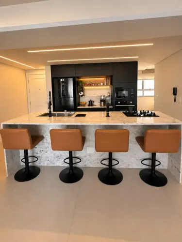 Cobertura para venda tem 194 metros quadrados com 3 quartos em Água Verde - Curitiba - Par