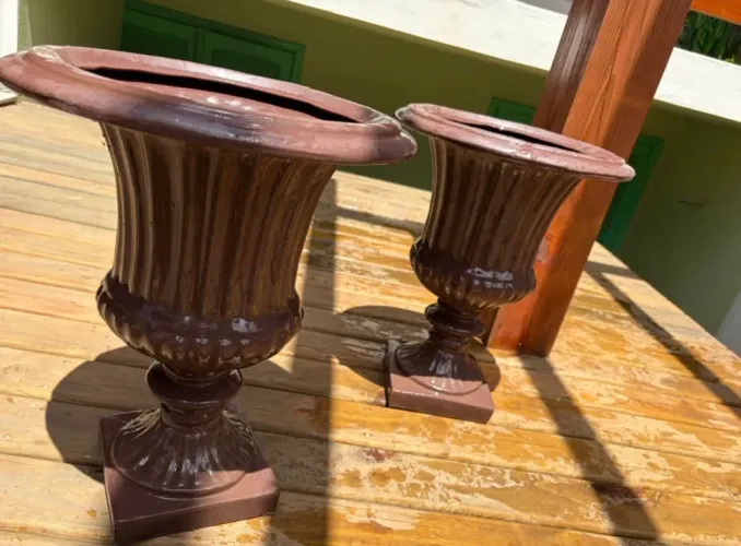Vaso lindo, 45cm de altura. Material: Plástico resistente