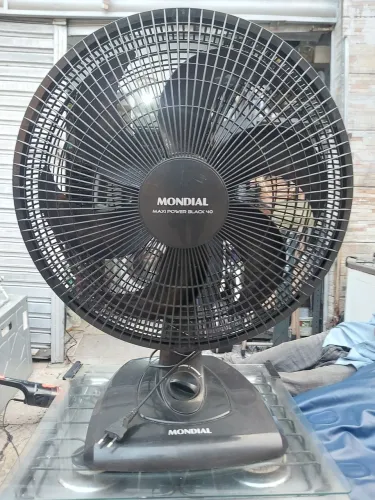 Vende-se Ventilador Mondial Maxi Power Black 40. VALOR 100,00.