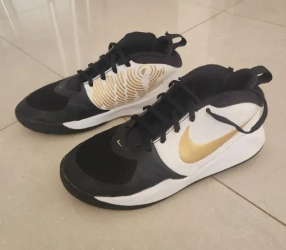 3 pares de tênis- Nike (36), Skechers (36), Under Armor (38) - $ no anúncio