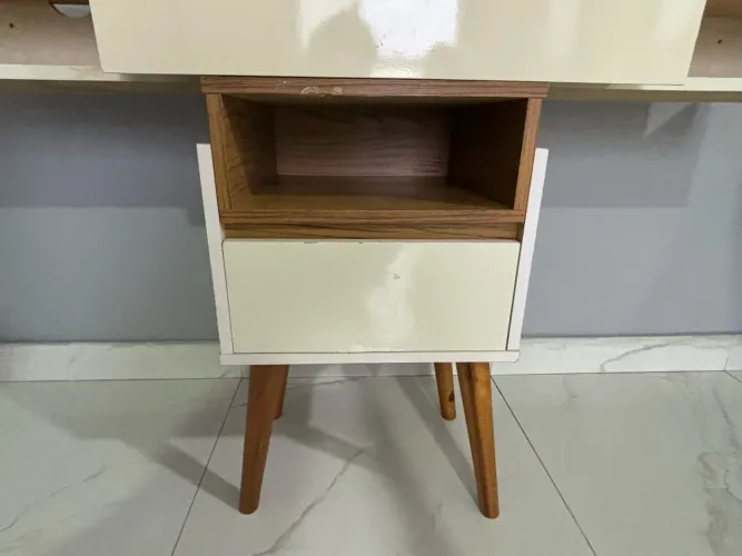 Rack suspenso para TV usado, bem conservado. Preciso desocupar rápido!