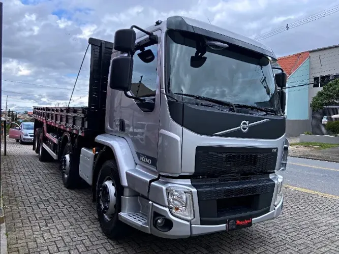 VOLVO VM 290 8X2 TRUCK 9 METROS GRADE BAIXA