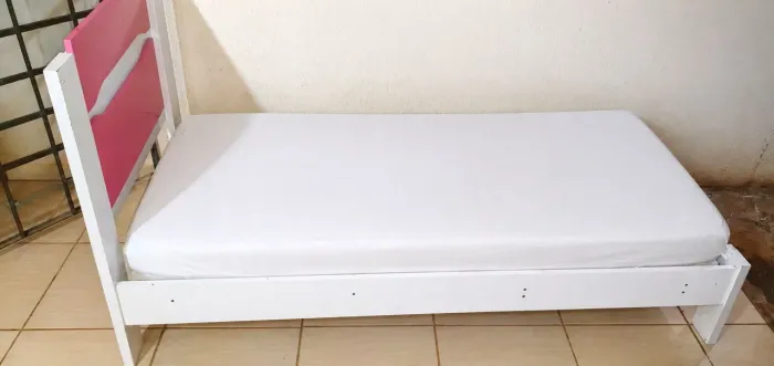 Cama solteiro menina