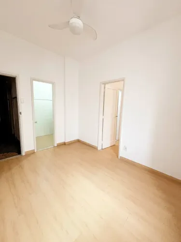 Quarto e Sala no Flamengo | Quadra da Praia e Próximo ao Metrô